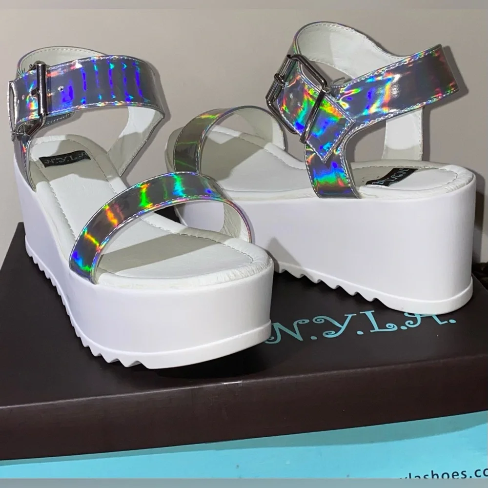 N.Y.L.A. Chunky sandals Platform Sandals silver holographic retro strappy shoe